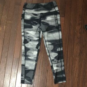 Gray & Black Camouflage Athletic Leggings